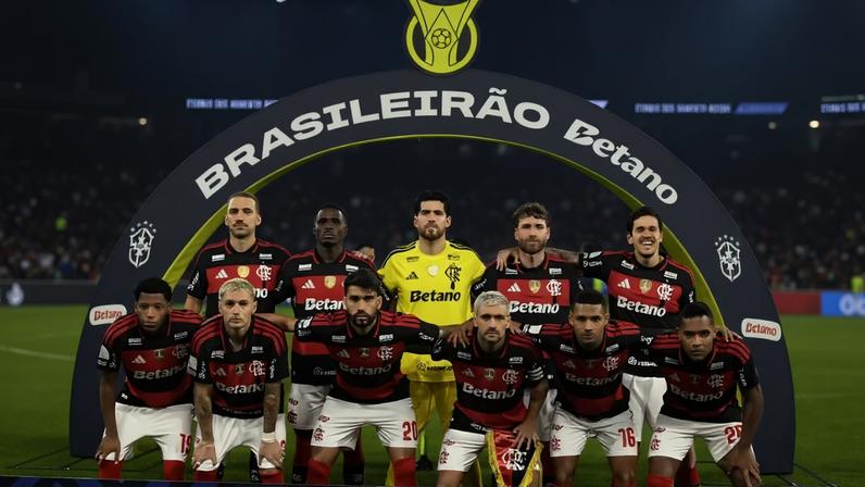 Jogadores do Flamengo em jogo contra o Bahia — Foto: André Durão