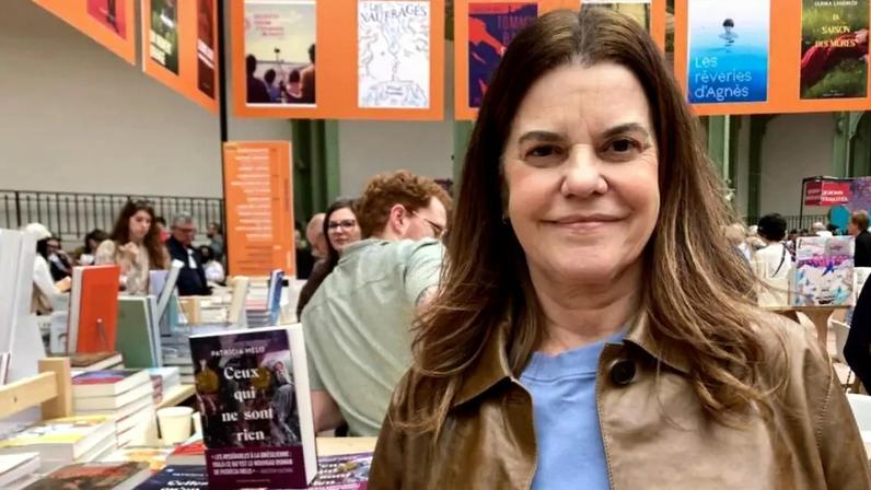 Escritora Patrícia Melo participou do Salão do Livro de Paris, realizado entre os dias 17 e 19 de abril, promovendo o lançamento de "Menos que Um", seu mais novo romance traduzido para o francês.