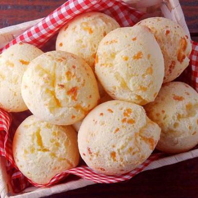 Receita de pão de queijo fit na Air Fryer usa apenas 3 ingredientes