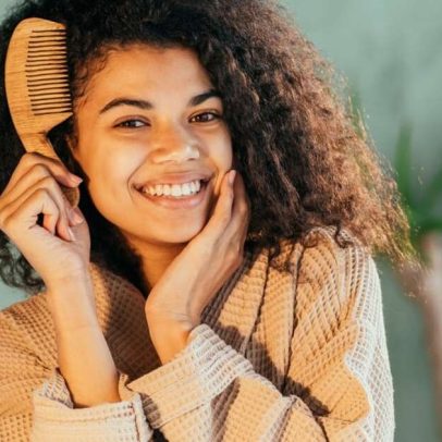 Desembaraçar o cabelo corretamente com técnicas simples