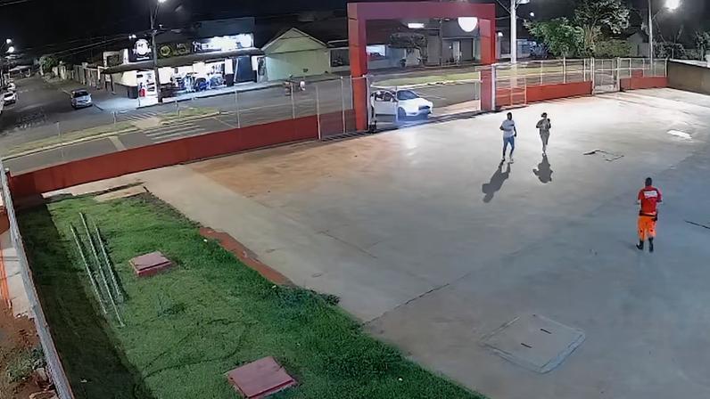 Segundo relato do casal, após ser amamentada, a bebê recebeu uma medicação para cólica e, em seguida, começou a se engasgar.