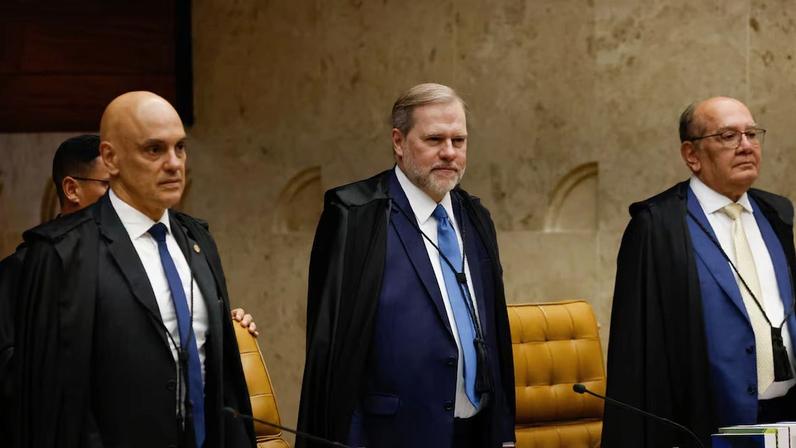 Os ministros do Supremo Tribunal Federal (STF) Alexandre de Moraes, Dias Toffoli e Gilmar Mendes, durante sessão plenária