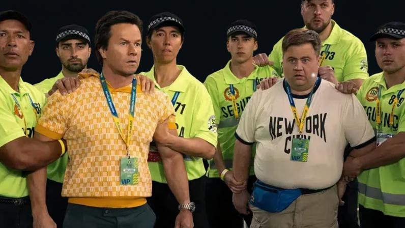 Mark Wahlberg e Paul Walter Houser em 'Bola pra Frente'