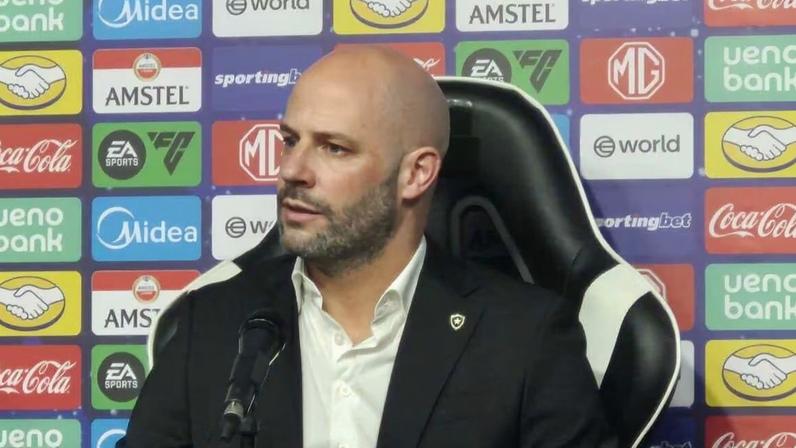 Franclim Carvalho é apresentado pelo Botafogo e destaca muita saudade