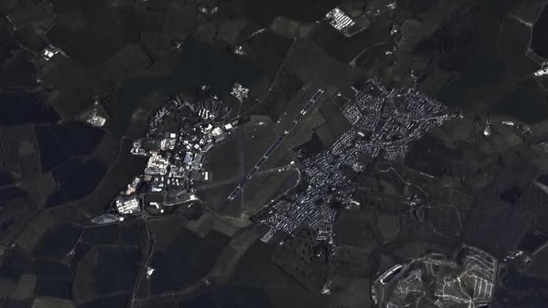 O astronauta Jack Hathaway teve que esperar por um bom tempo na ISS para sobrevoar a Grã-Bretanha e tirar a foto de seu antigo campus universitário
