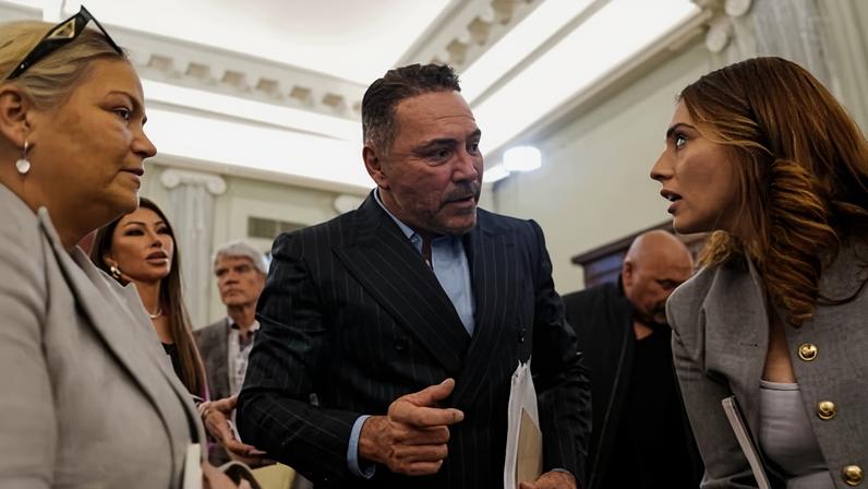 De La Hoya alerta sobre reforma do Ali Act em audiência no Senado