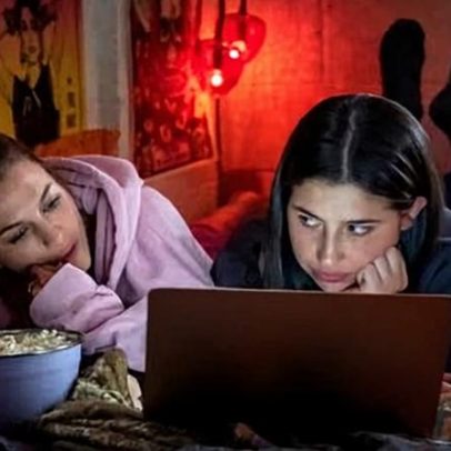 Roommates: comédia sobre amizade rachada na Netflix, humor doce e ácido