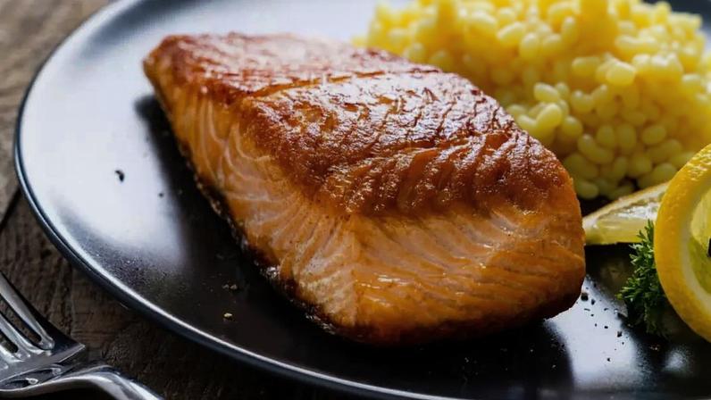 Salmão grelhado ao vinho branco