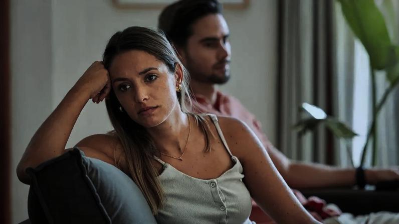 Mudanças de comportamento e afastamento gradual podem indicar desgaste emocional