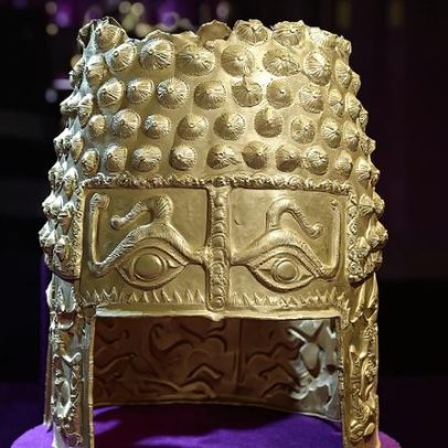 Elmo de ouro antigo é recuperado após roubo a um museu holandês