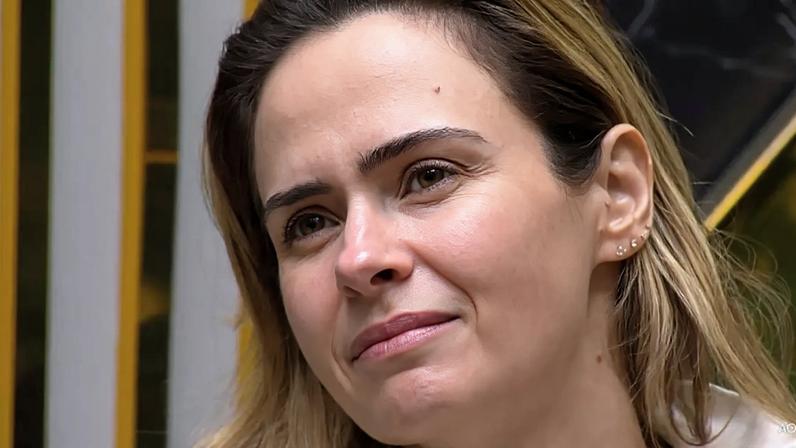 Cida Renault, irmã de Ana Paula Renault se revolta com críticas após morte do pai e revela decisão da família envolvendo a final do 'BBB 26'.