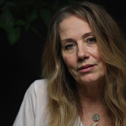 Christina Applegate é diagnosticada com esclerose múltipla e permanece internada