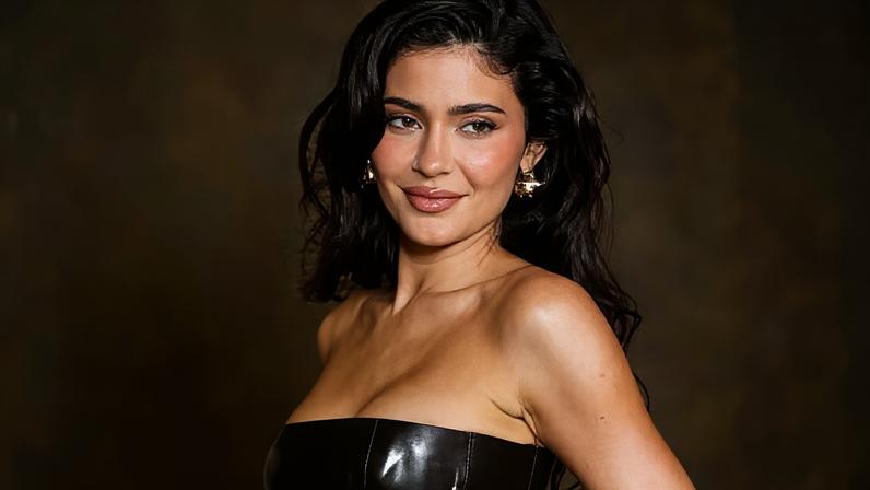 Ex-funcionária processa Kylie Jenner por intolerância religiosa e discriminação