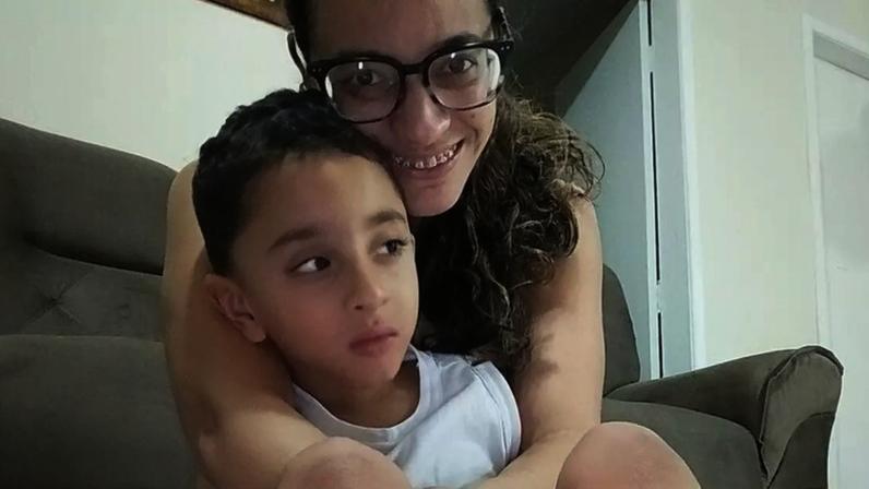 A Corrida Contra o Tempo: Mãe Luta por Cirurgia Urgente do Filho