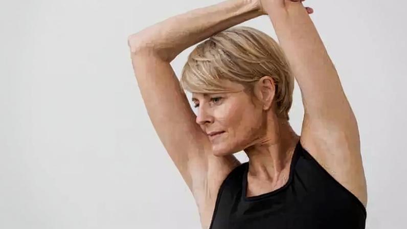 Praticar Pilates ajuda, mas os especialistas concordam que este é o exercício fundamental para eliminar a flacidez dos braços.
