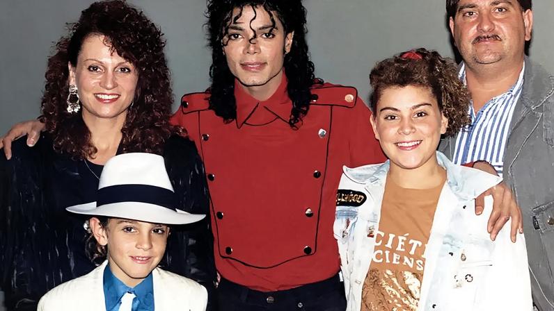 Diretor de 'Deixando Neverland' afirma que acordo de Michael Jackson com a HBO nos anos 1990 levou à exclusão do documentário das plataformas da emissora