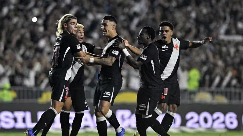 Puma comemora o gol do Vasco contra o São Paulo — Foto: André Durão