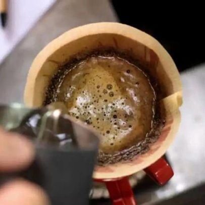 Café consumido no Brasil não tem nova fórmula nem causa calvície