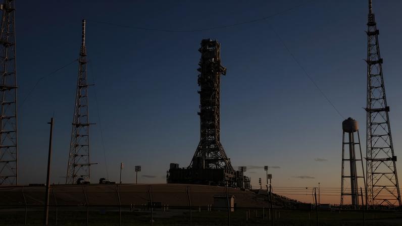 O lançador móvel 1 da NASA inicia jornada da plataforma de lançamento 39B até o Edifício de VAB no Centro Espacial Kennedy, na Flórida | Divulgação Nasa