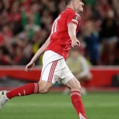 Forest vence Aston Villa e abre vantagem na semifinal da Europa League