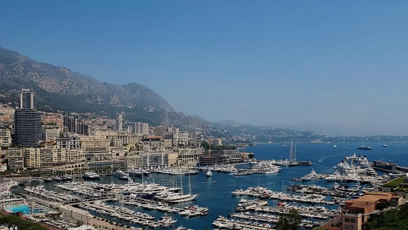 Mônaco é pequeno em território, gigante em luxo e prestígio