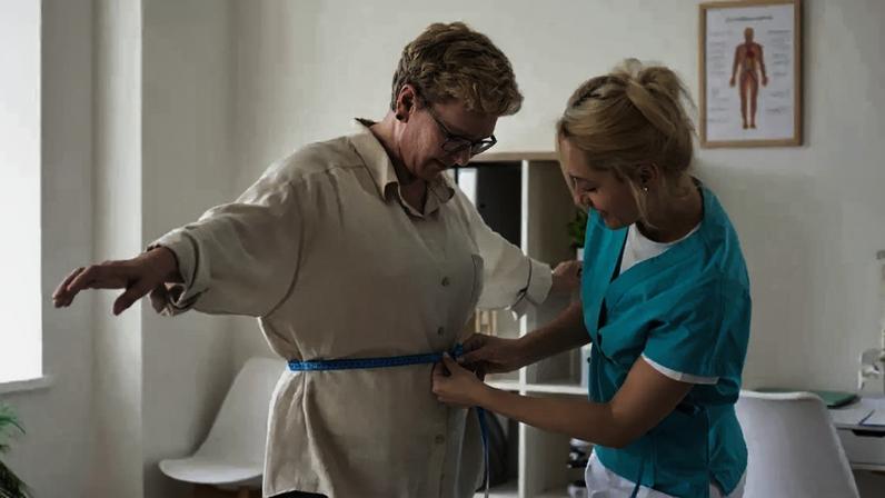 Mudanças hormonais e corporais, comuns na menopausa, tornam mais desafiador o emagrecimento após os 40 anos