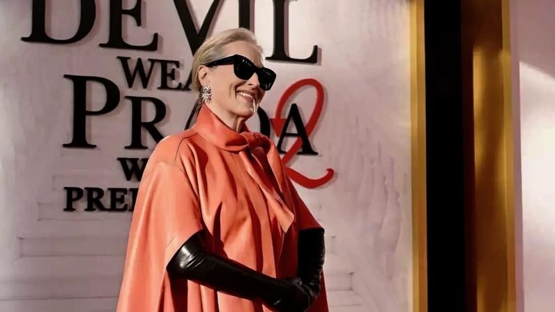 Meryl Streep esbanja sofisticação com seu grisalho curto - Foto: reprodução/@20thcenturystudiosbr.