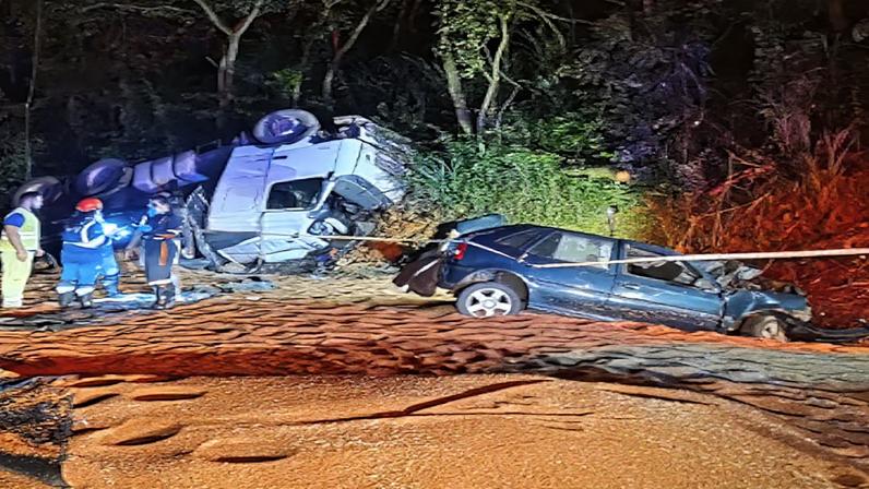 Rodovia ficou totalmente interditada nos dois sentidos durante o atendimento da ocorrência
