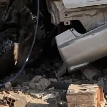 Motorista perde controle e invade oficina de carros em Olinda