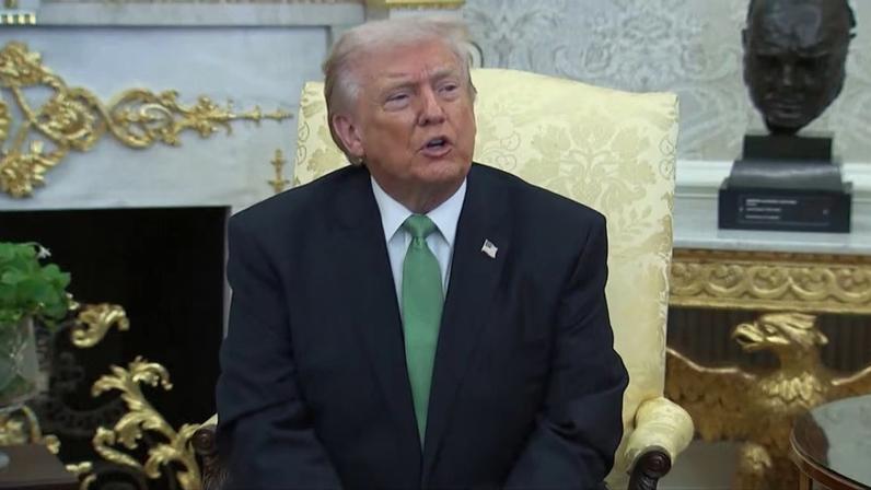 Donald Trump fala durante encontro com Primeiro-ministro da Irlanda, Micheál Martin, na Casa Branca, em Washington