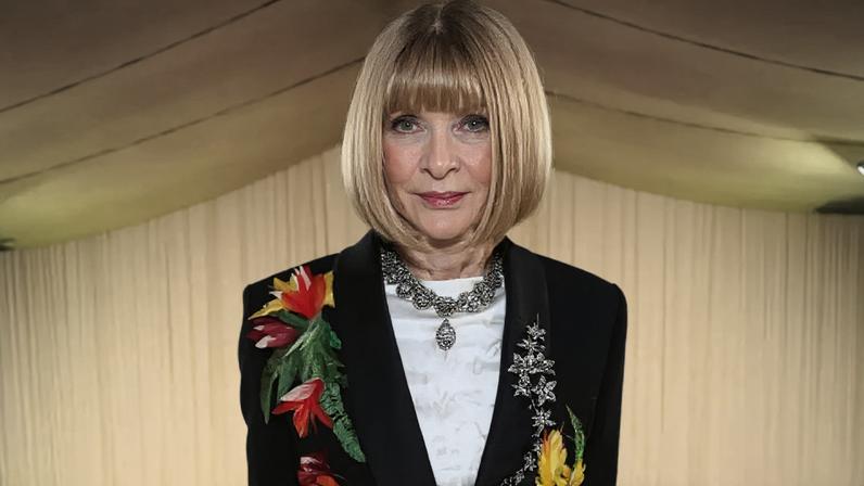 Anna Wintour começou sua trajetória em Londres, mas foi em Nova York que consolidou seu nome como um dos mais influentes da moda.