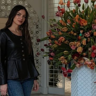Kelly Piquet escolhe jeans para evento de grife em Nova York