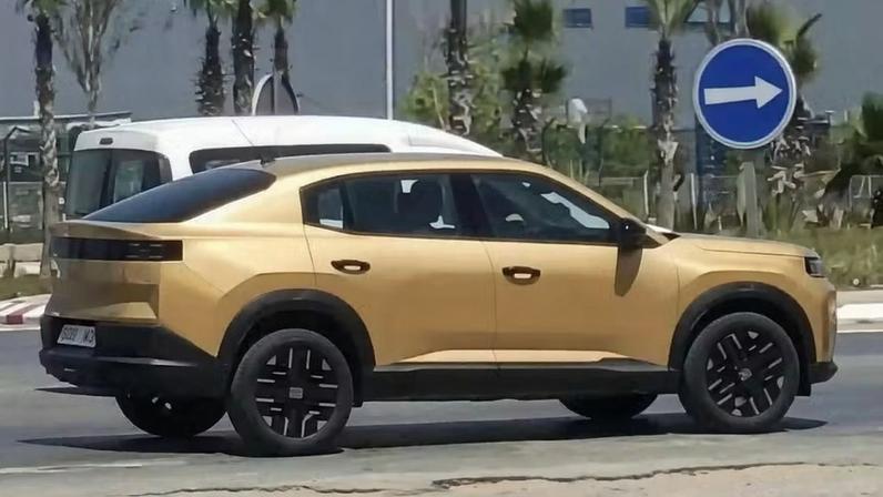 Novo Fiat Fastback já roda sem disfarces