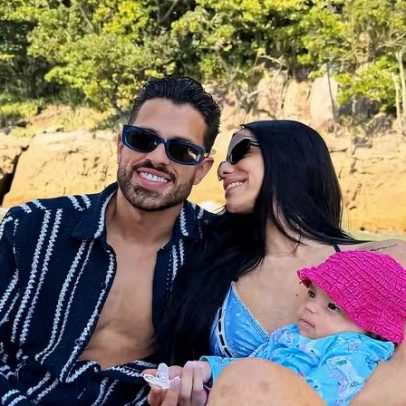 Key Alves posa com marido e filha em passeio e afirma ter vencido