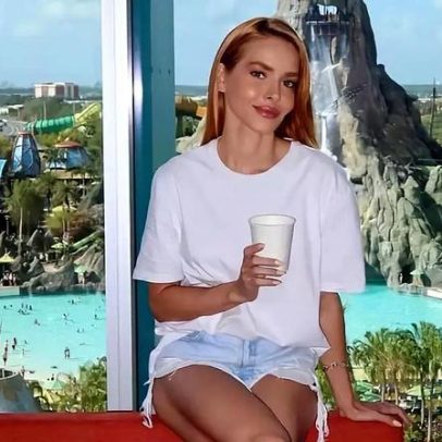 Monique Alfradique apresenta looks para viagem a Orlando