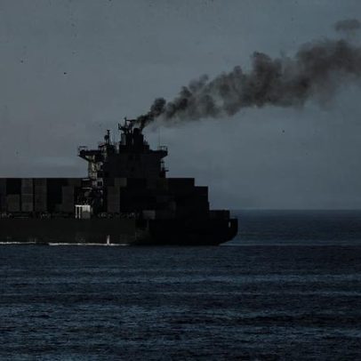 EUA reativam direito de captura para apreender navio chinês; China toma nota