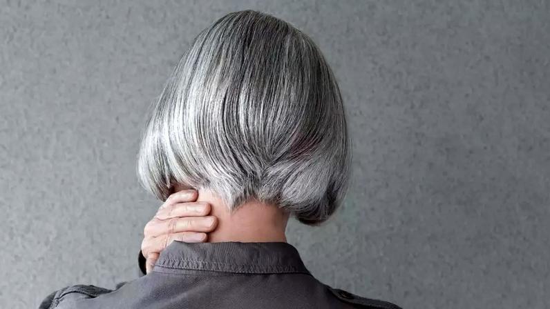 Entenda por que o cabelo fica branco, o que pode acelerar esse processo e quais mitos e verdades a ciência já esclareceu