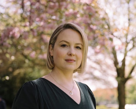 Kimberley Nixon revela luta com OCD perinatal e superação