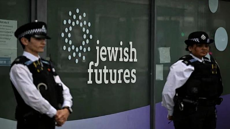 Judeus britânicos se sentem cercados e temem símbolos religiosos em público