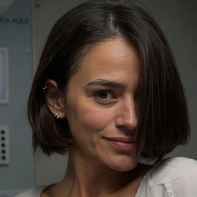 Bruna Marquezine aposta em french bob e comenta que está curto atrás