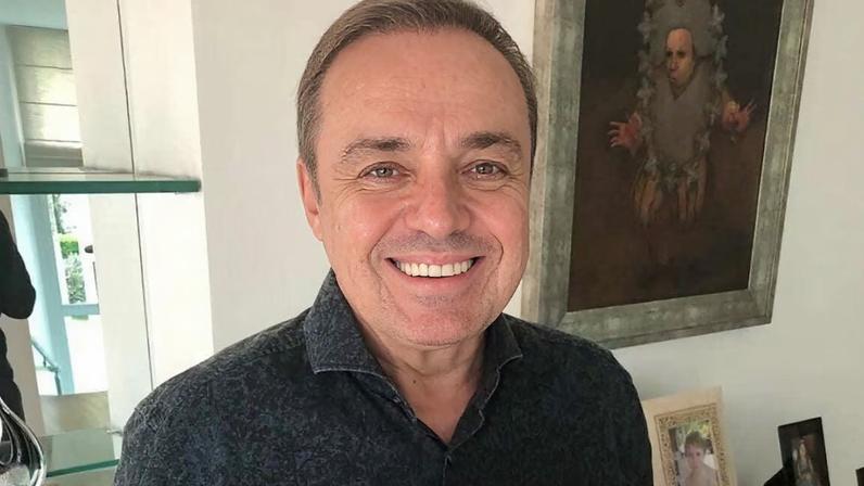 Primogênito de Gugu mostra fotos inéditas da família e fala