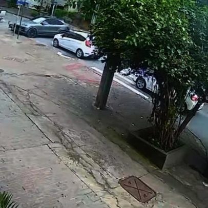Motorista de Porsche atropela motociclista em cruzamento no Centro-Sul de BH