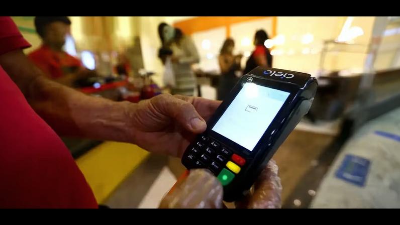 O cartão de crédito é o responsável por 85% das dívidas no Brasil: uso como 'extensão do salário'
