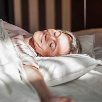 Dormir bem é investimento na longevidade, entenda