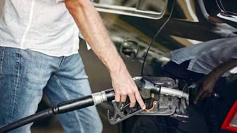 Gasolina mais cara: os perigos da economia de centavos no bolso e prejuízo com o carro