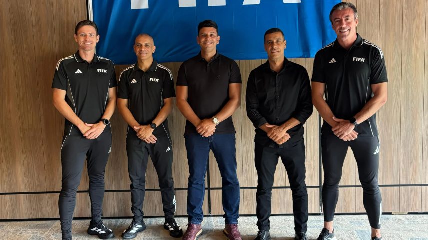 Ramon Abatti, Wilton Pereira Sampaio e Raphael Claus (à dir) serão os árbitros do Brasil na Copa