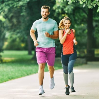 Fortaleça o abdômen com 10 exercícios aeróbicos para hoje