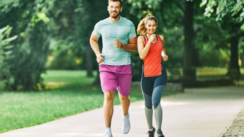 Fortaleça o abdômen com 10 exercícios aeróbicos para hoje