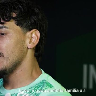 Gustavo Gómez recebe homenagem pelos 400 jogos, cercado pela família