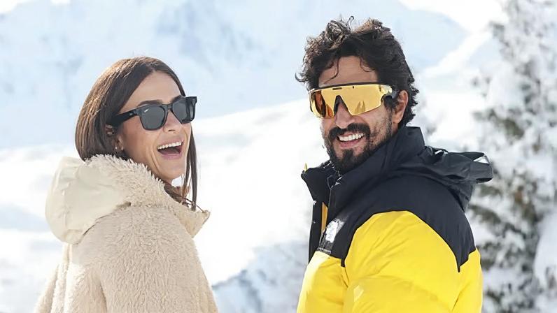 Thaila Ayala mostra filhos com os avós nos EUA e faz declaração